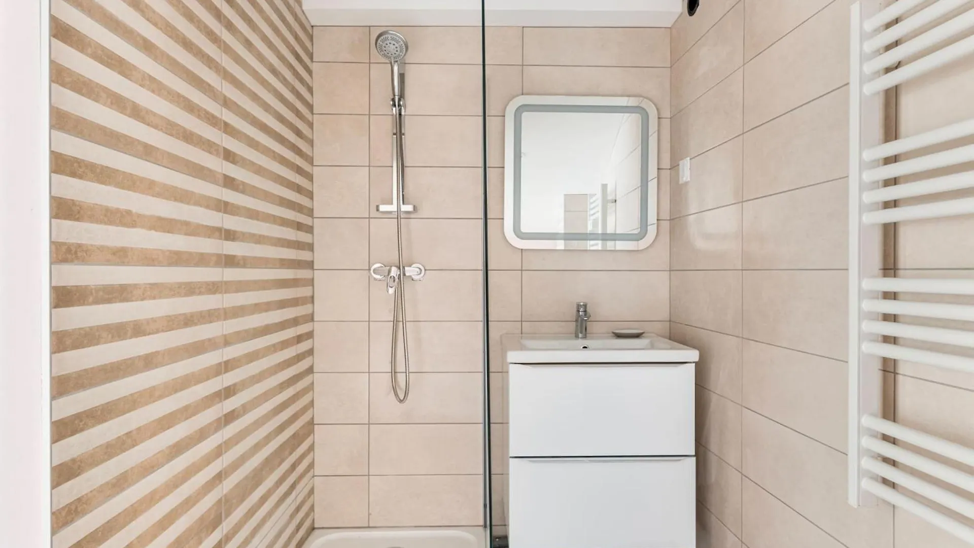 Beige Hospitalite - Jade - Cocon Apartment Saint-Etienne