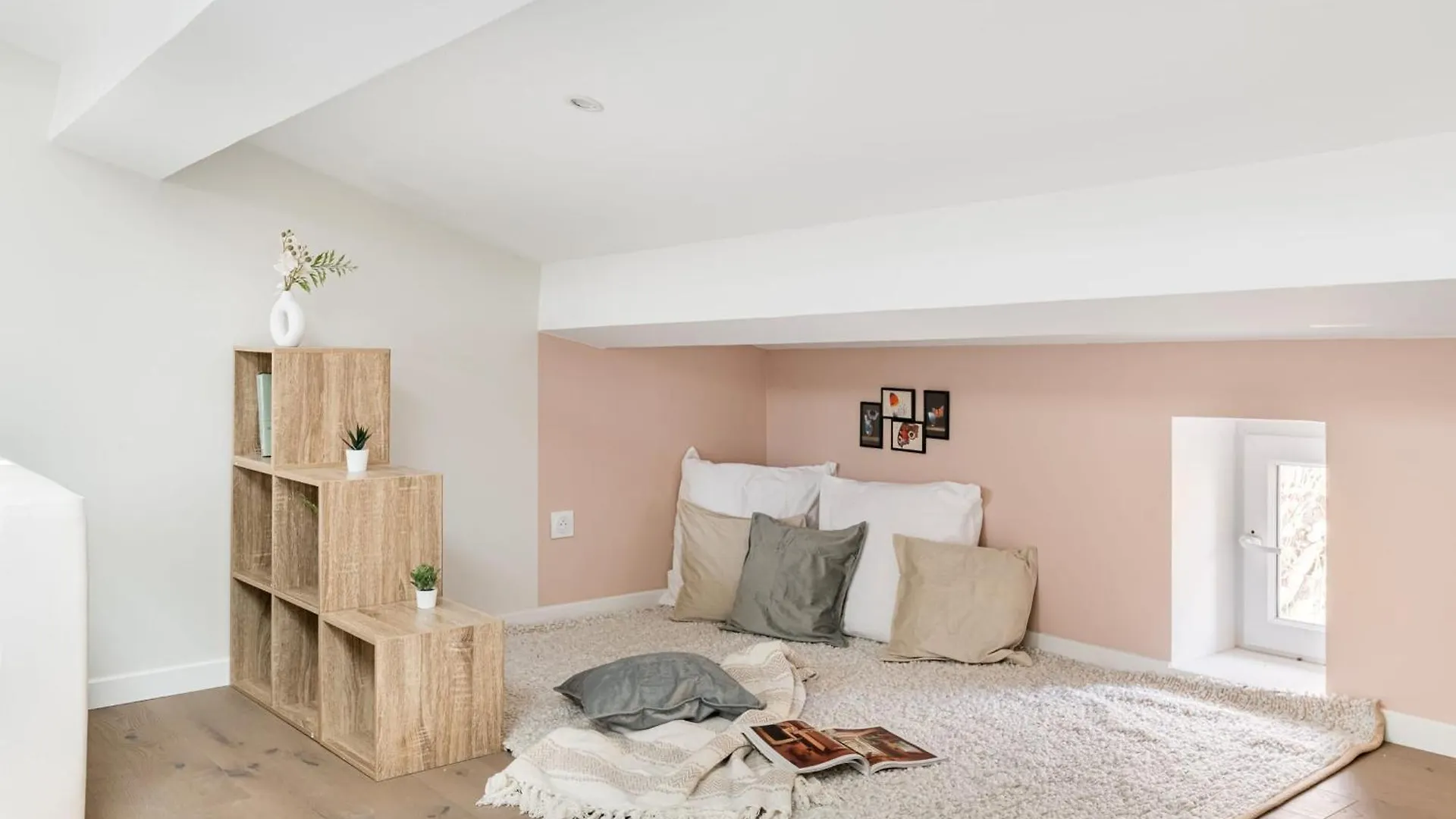 Beige Hospitalite - Jade - Cocon Apartment Saint-Etienne  0*, Saint-Etienne (Loire) France