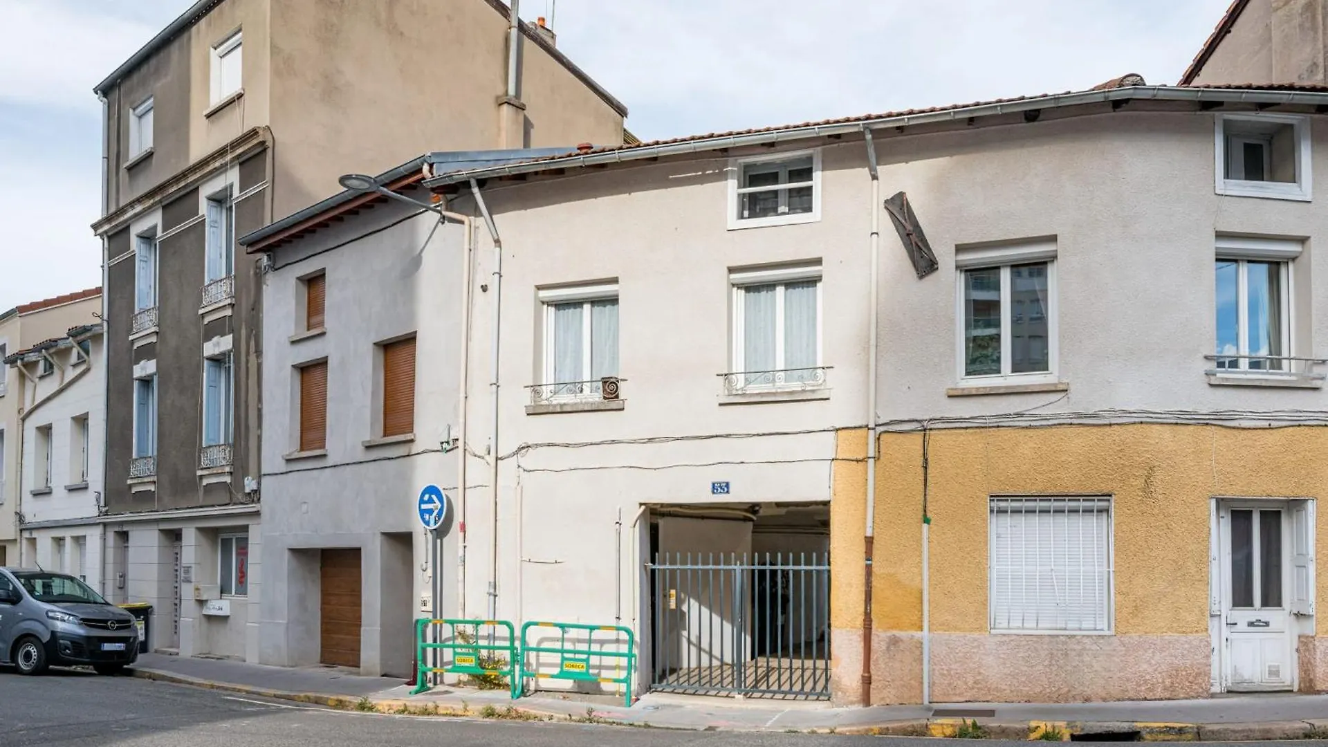 Beige Hospitalite - Jade - Cocon Apartment Saint-Etienne   Saint-Etienne (Loire)