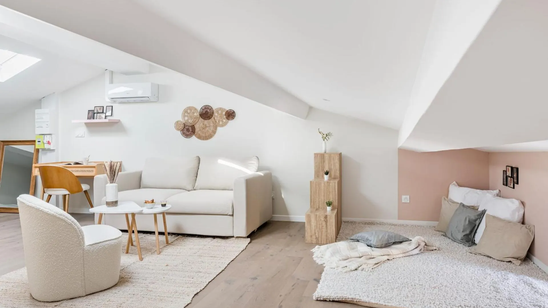 Beige Hospitalite - Jade - Cocon Apartment Saint-Etienne  France