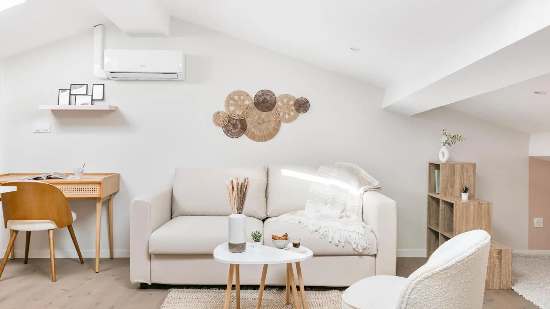 Beige Hospitalite - Jade - Cocon Apartment Saint-Etienne  Saint-Etienne (Loire)