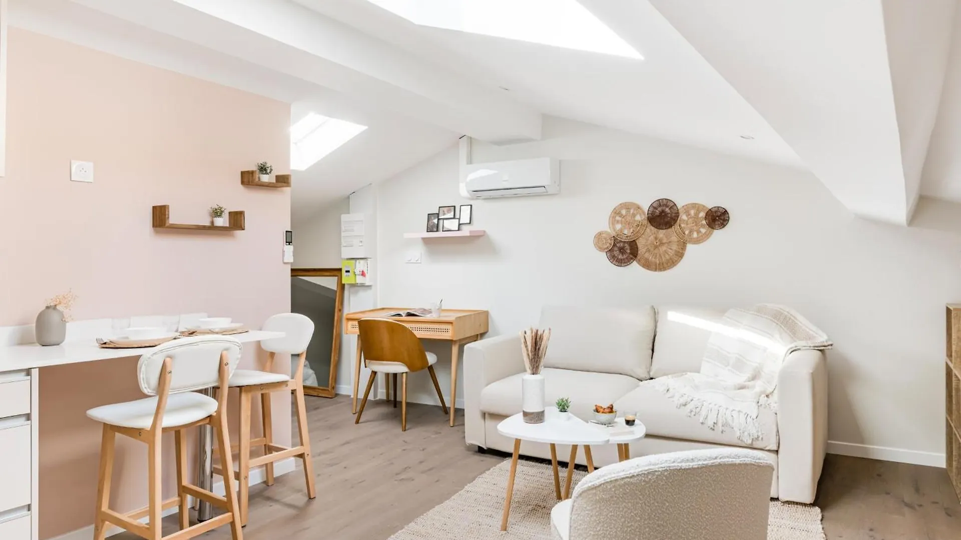 Beige Hospitalite - Jade - Cocon Apartment Saint-Etienne