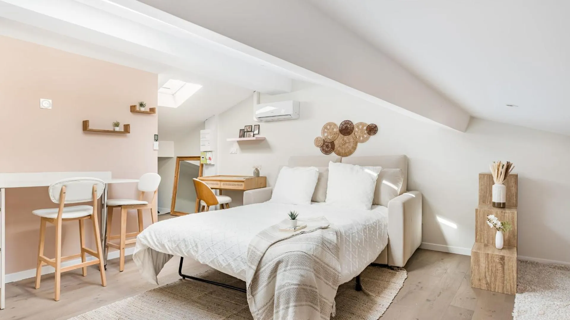 Beige Hospitalite - Jade - Cocon Apartment Saint-Etienne